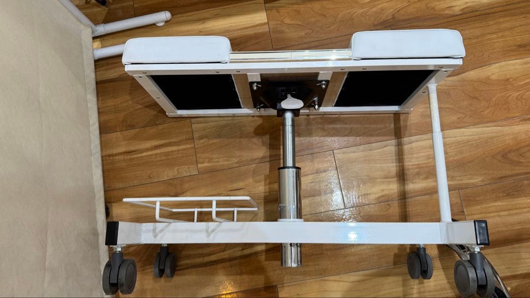 ゆ*き様 西村製作所 ペディキュアオットマン CB-811 ホワイト フットカー