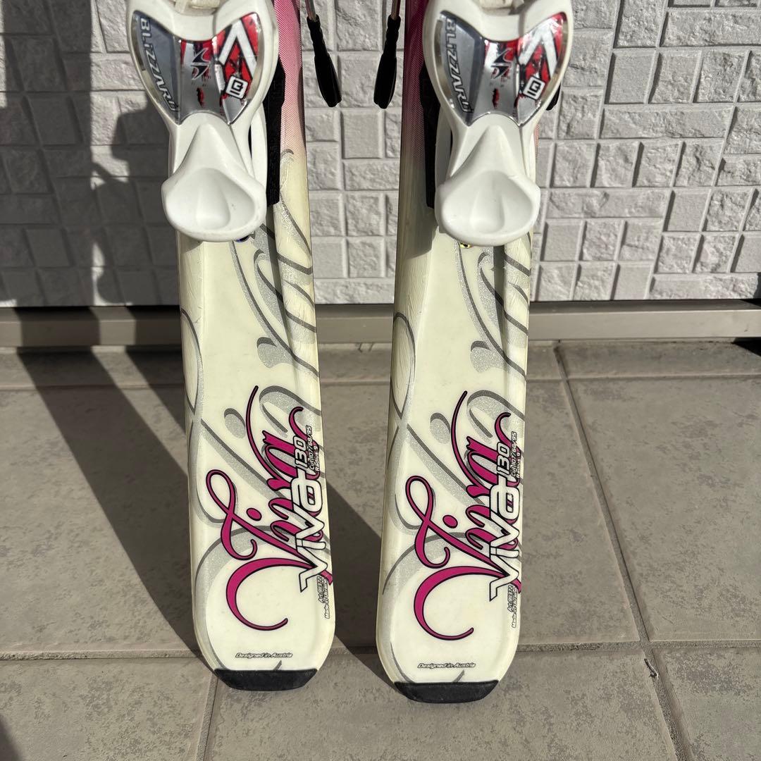 ピンクのスキー板とRossignolスキー靴セット