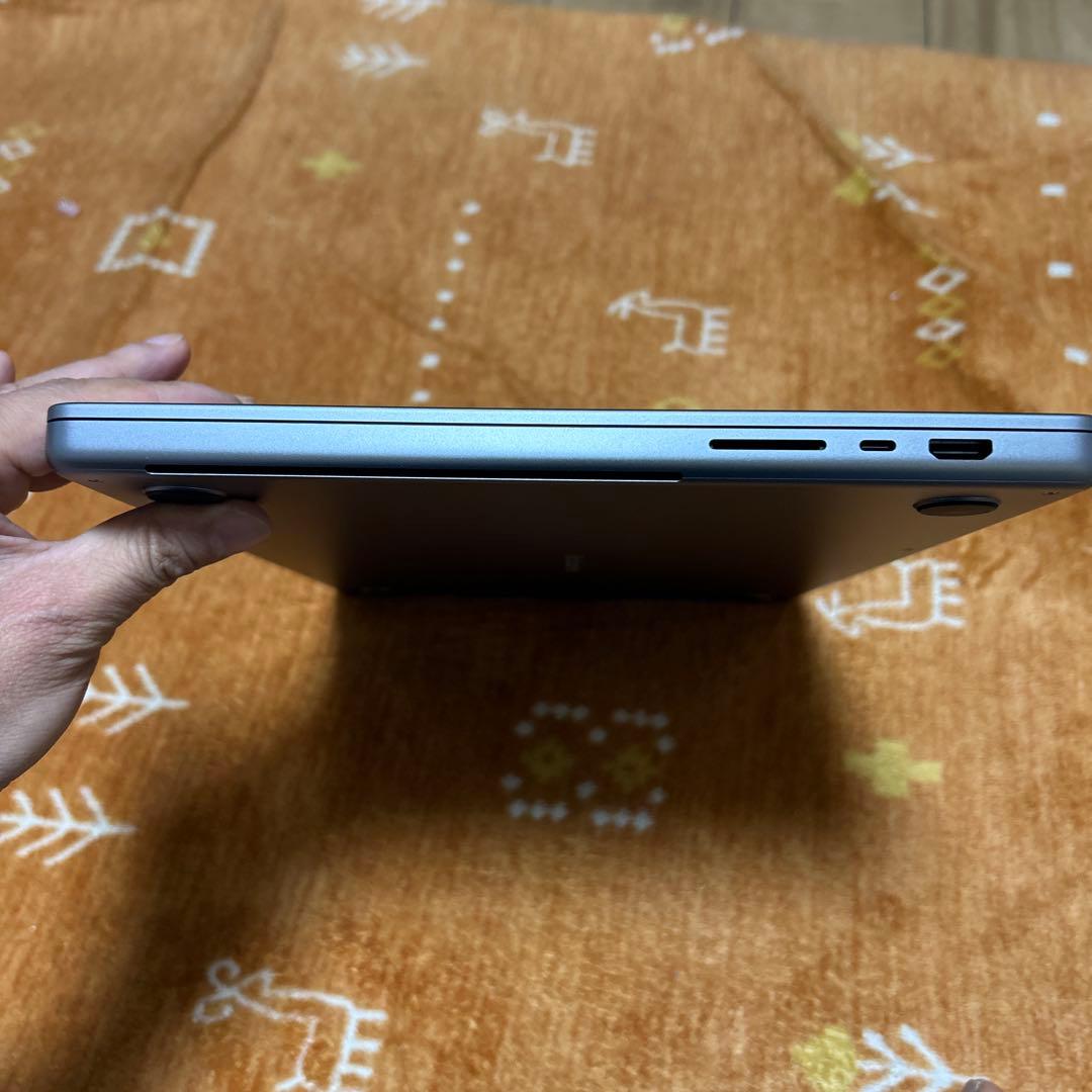 極美MacBookPro 16インチ M1 32/500GB 16コア充放電2回