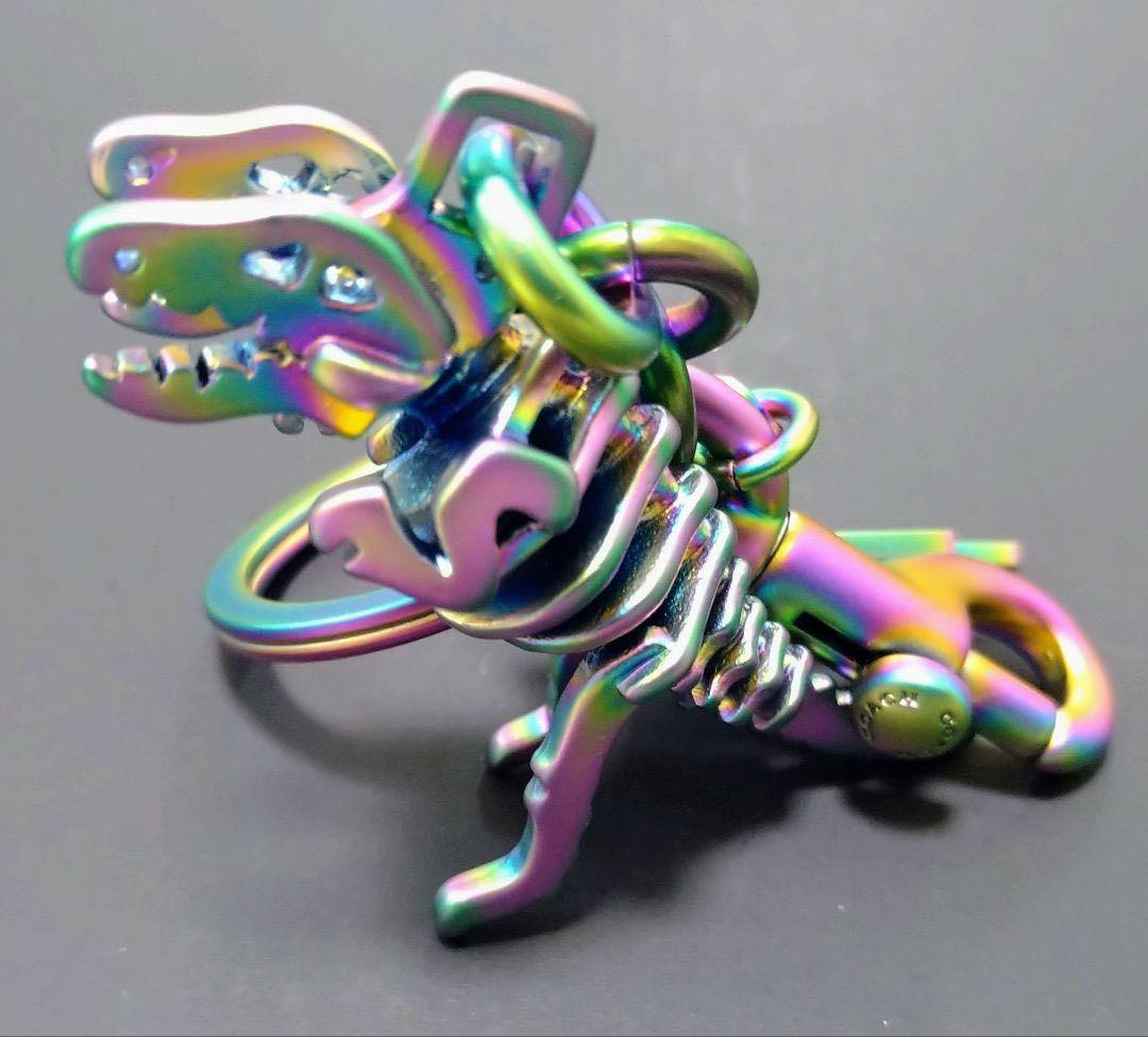 美品 【COACH】コーチ /レキシー虹色恐竜-レインボーキーホルダー 極美品 COACHコーチ レキシー虹色恐竜レインボー キーホルダー