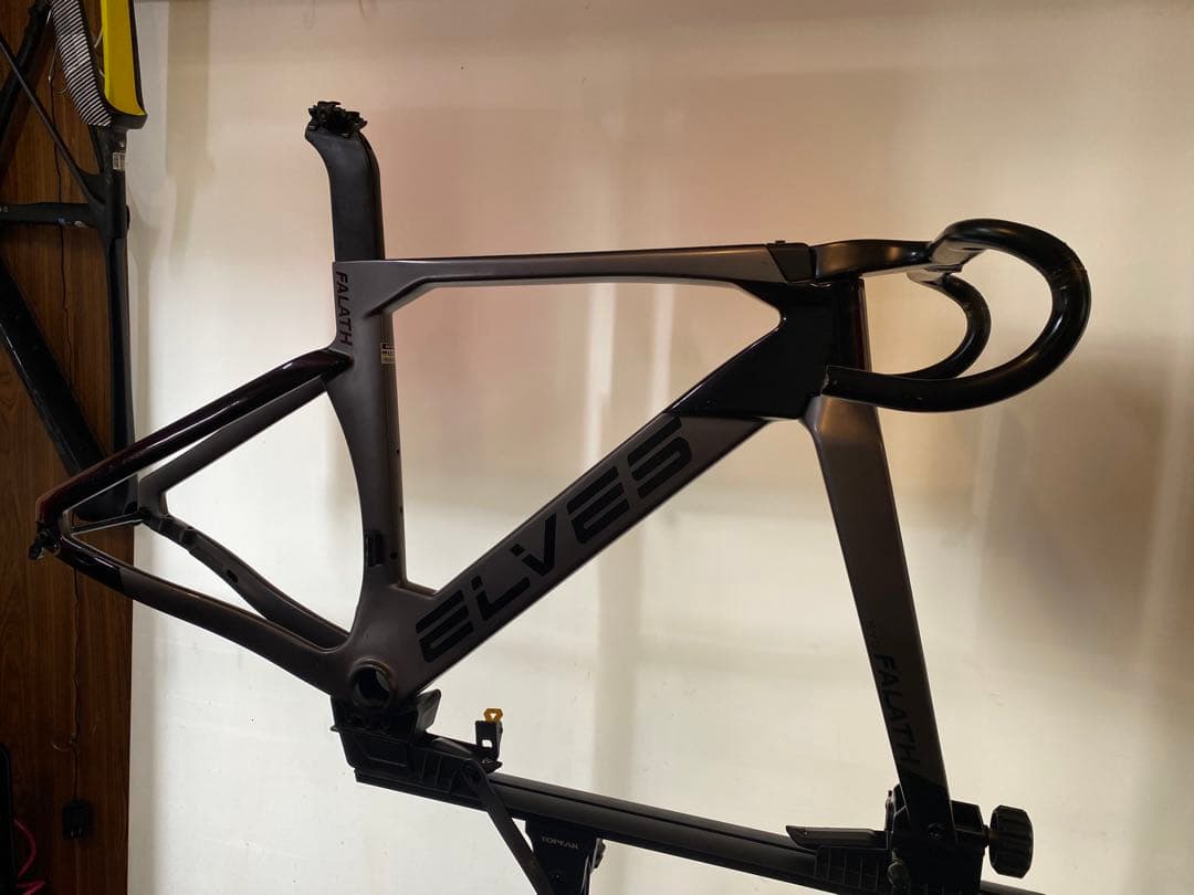 ELVES カーボンロードバイクフレーム ブラック「りる」