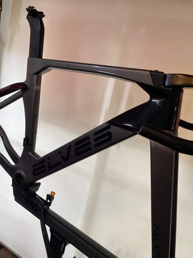 ELVES カーボンロードバイクフレーム ブラック「りる」