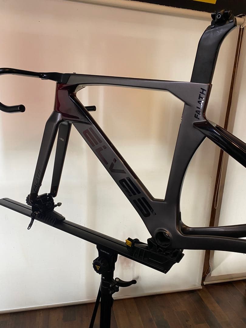 ELVES カーボンロードバイクフレーム ブラック「りる」