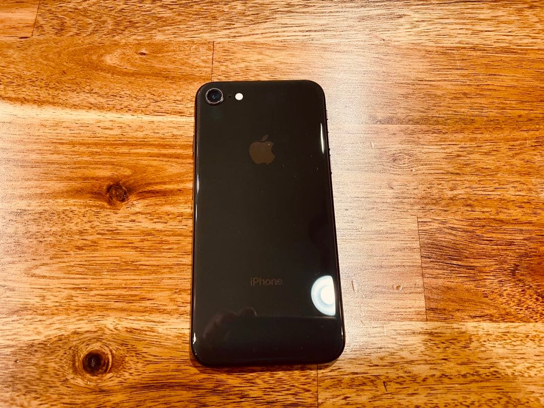 ③美品 Apple iPhone8 64GB ブラック SIMロック解除済み