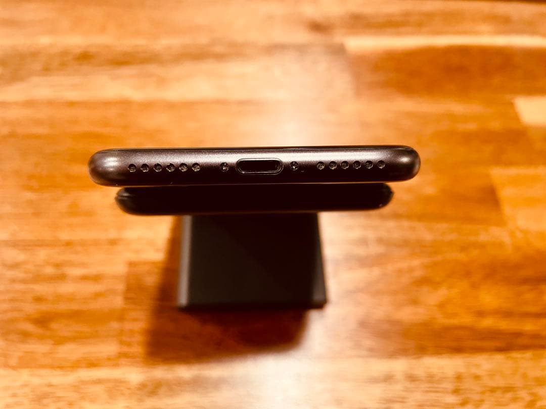 ③美品 Apple iPhone8 64GB ブラック SIMロック解除済み