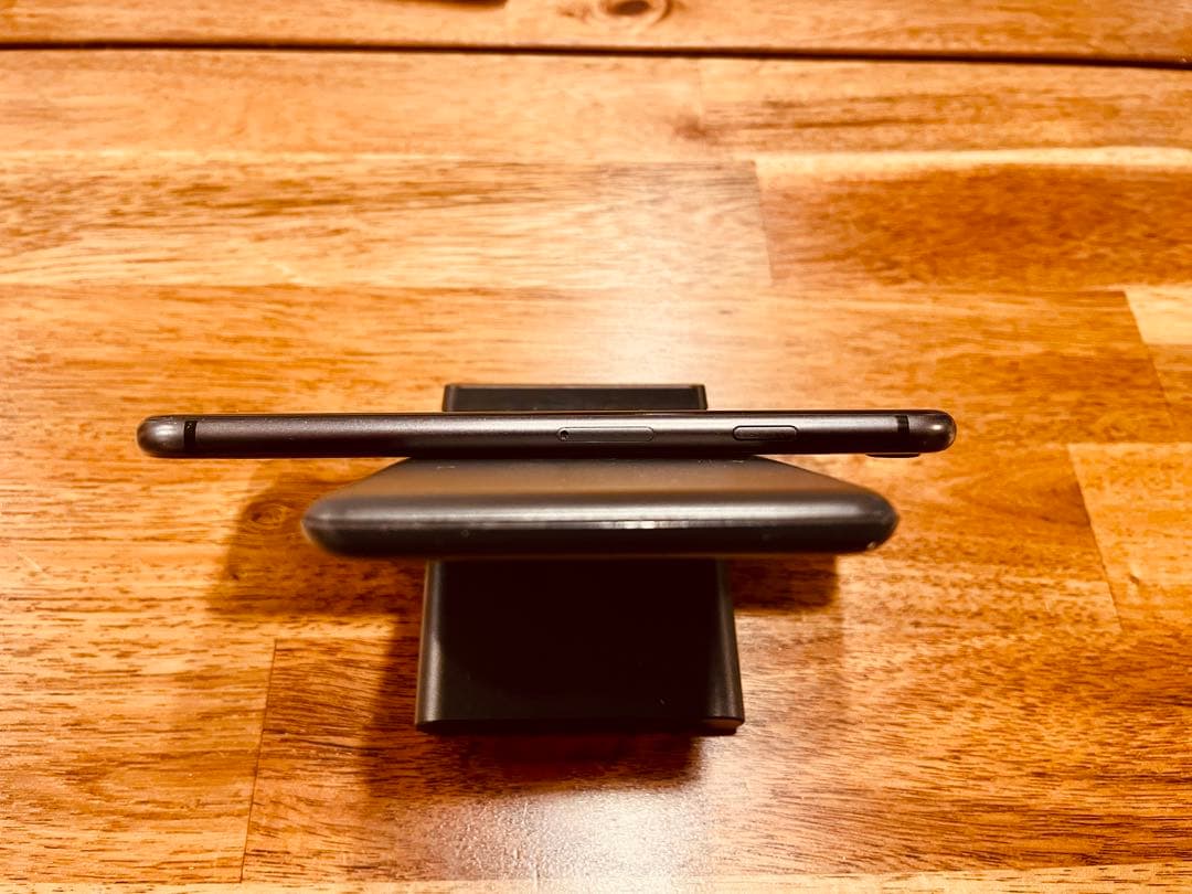 ③美品 Apple iPhone8 64GB ブラック SIMロック解除済み