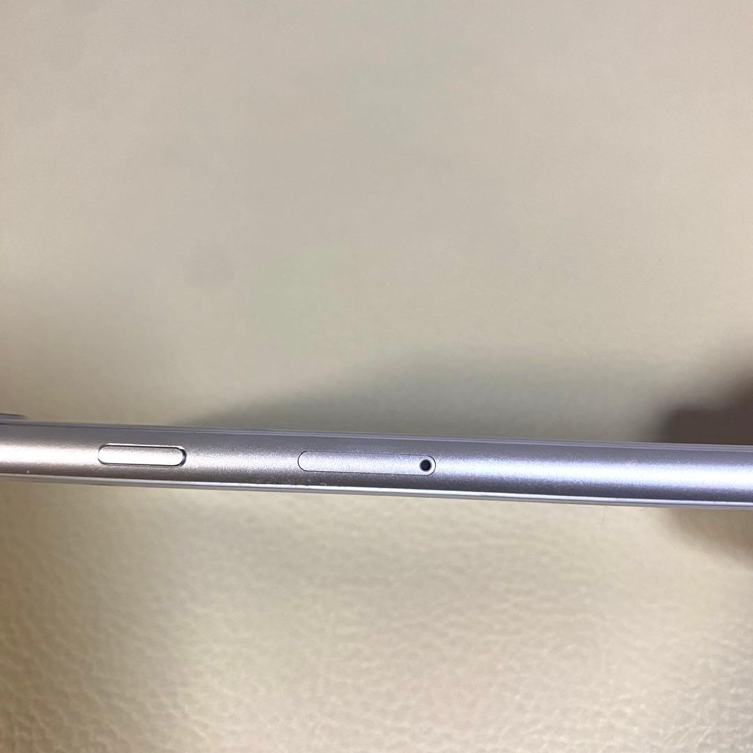 中古 iPhone8 SIMフリー バッテリー63% スマホ　Apple