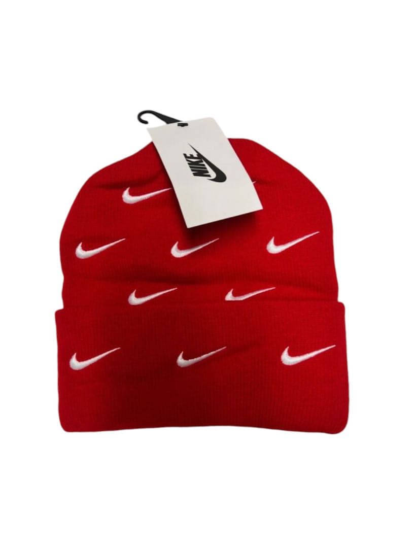 NIKEビーニー赤（Le Sserafimユンジン、チェウォン着用）