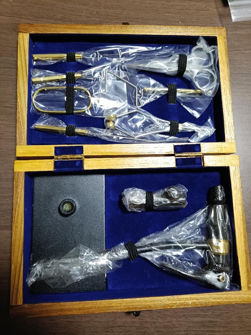 フライ用バイスツールとタイイング材料一式