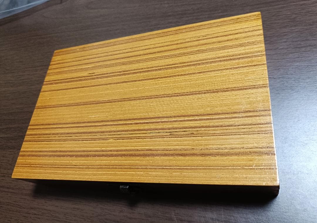 フライ用バイスツールとタイイング材料一式