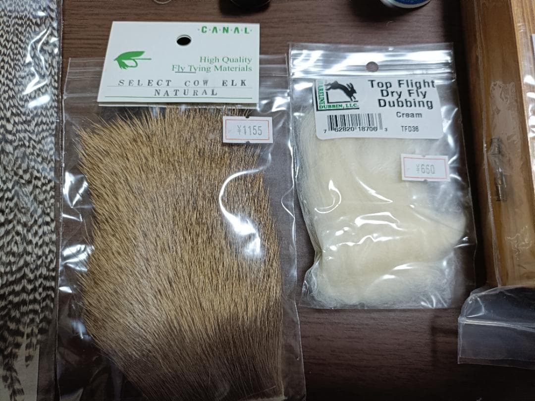 フライ用バイスツールとタイイング材料一式