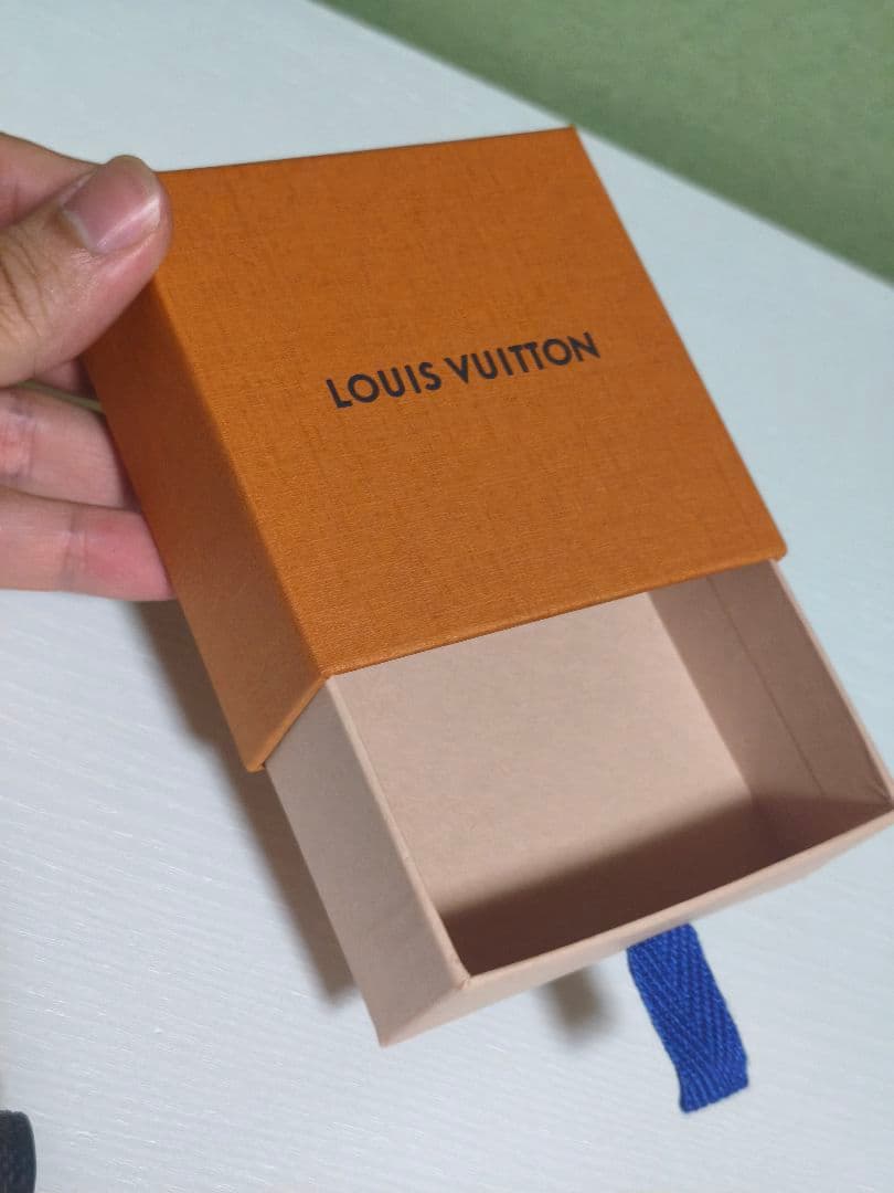 ルイヴィトン カフス LVアワード