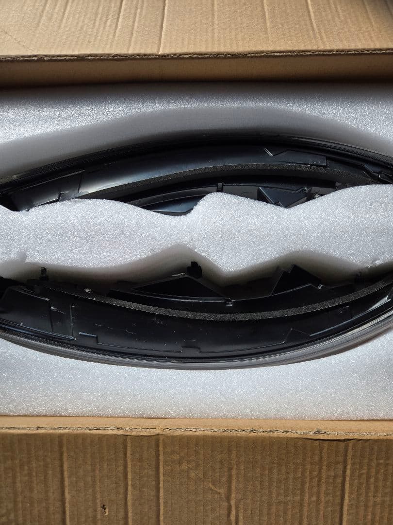 超美品　アウディQ3、RSQ3用LEDテールランプ