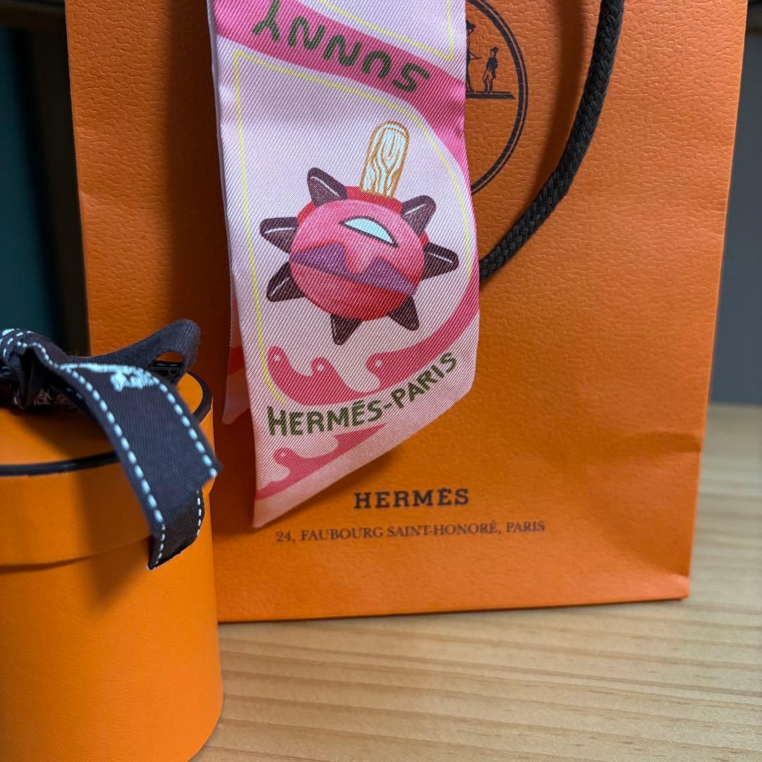新品未使用品　美品　HERMES ファニーアイスクリーム柄 ツイリー
