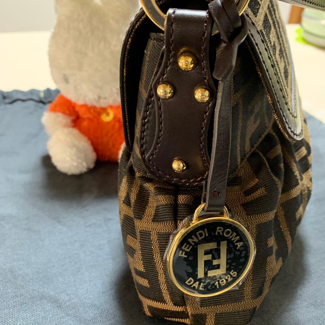 Fendi ロゴ入りショルダーバッグ ブラウン