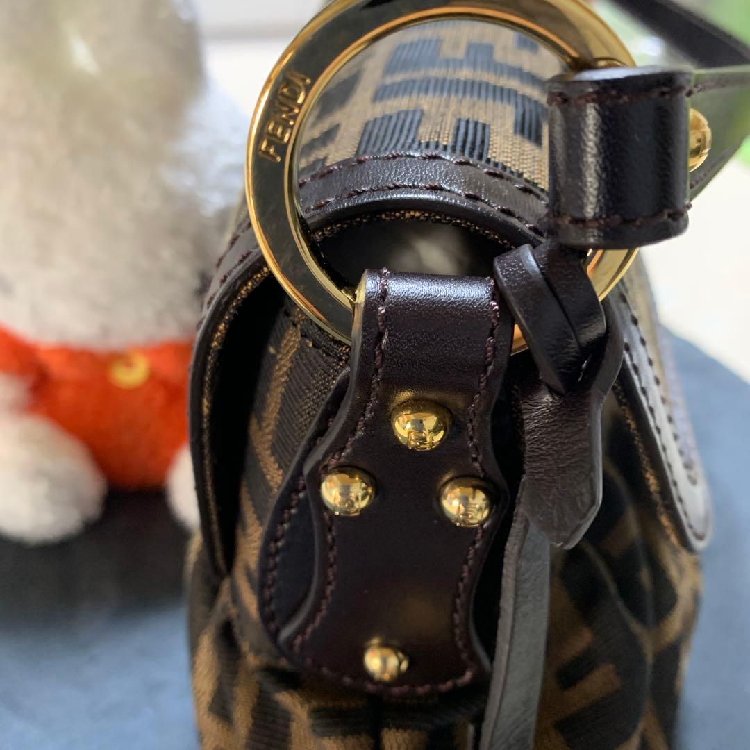 Fendi ロゴ入りショルダーバッグ ブラウン