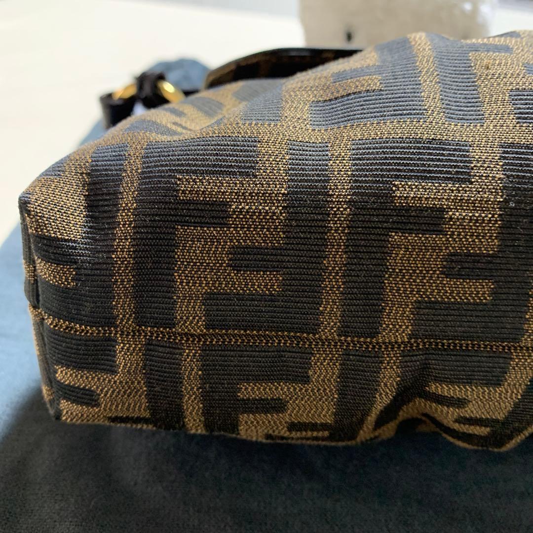 Fendi ロゴ入りショルダーバッグ ブラウン