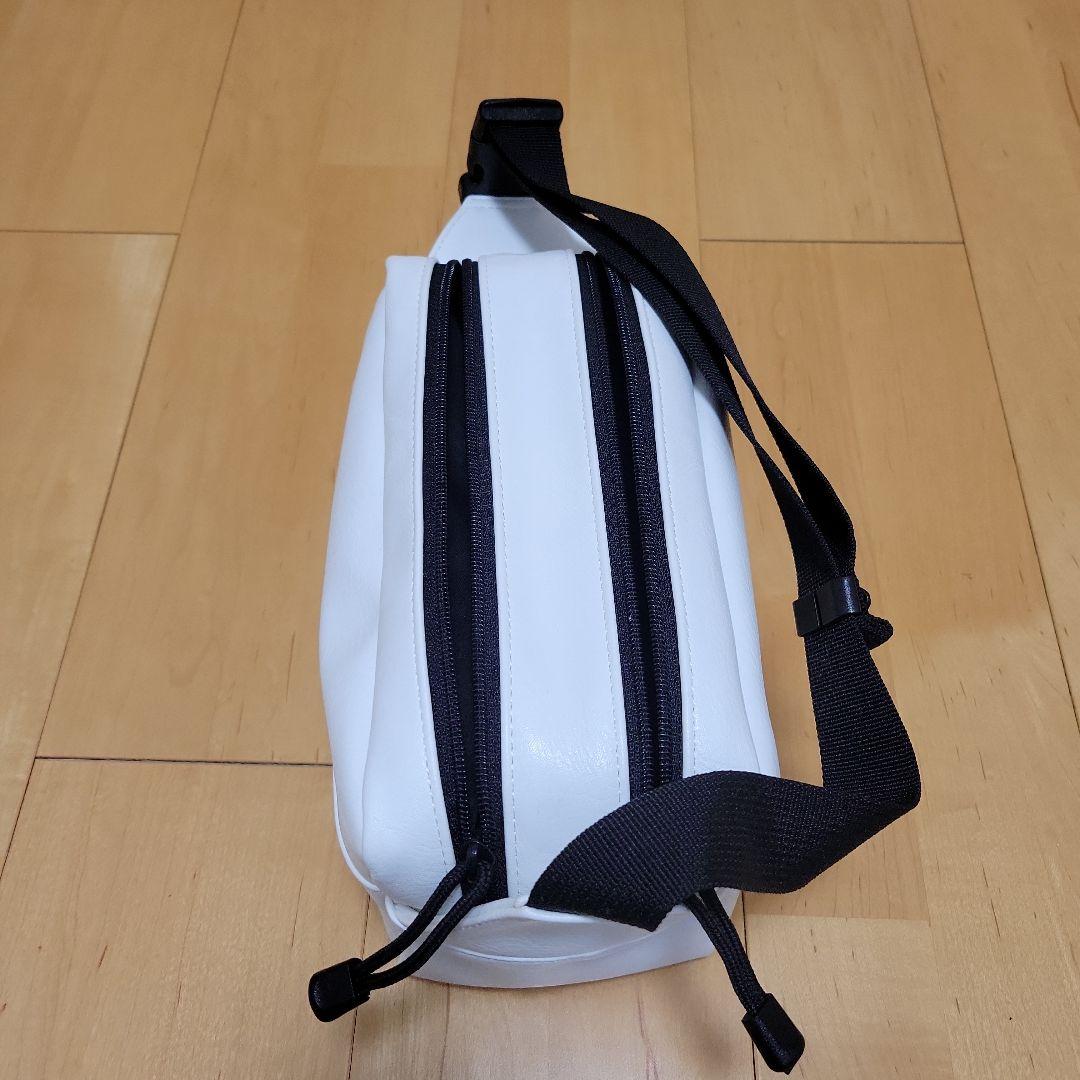 JONES ホワイトショルダーバッグ