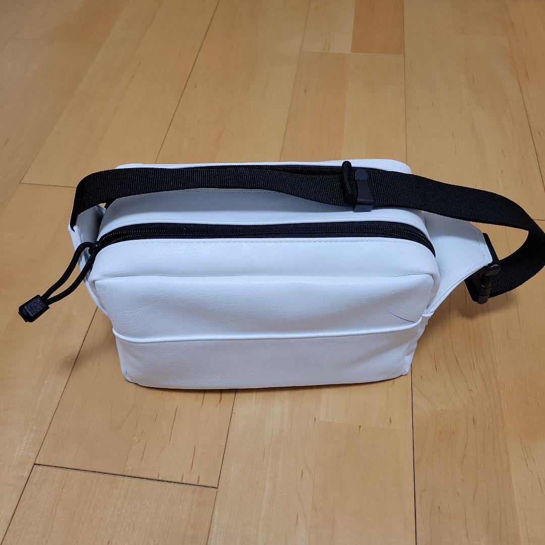 JONES ホワイトショルダーバッグ