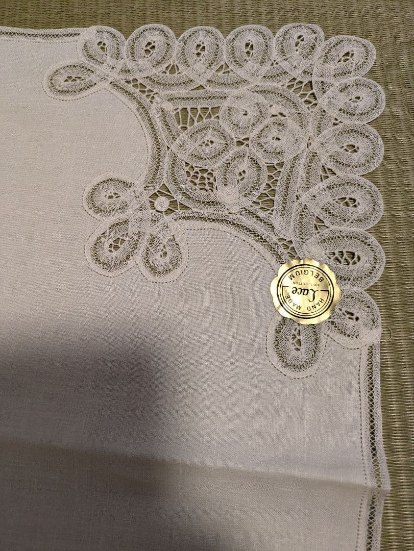 ♦️ベルギーレース　刺繍入りテーブルクロス・テーブルナプキン　セット