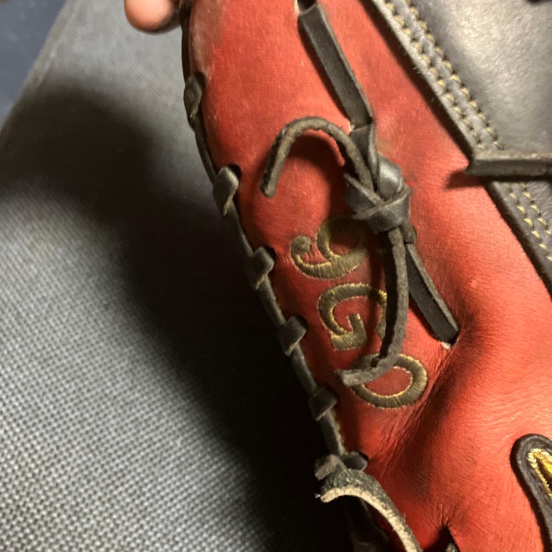 軟式野球グローブ 赤黒 編み込み