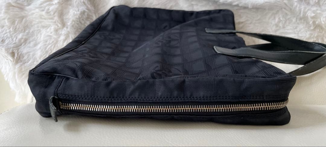 シャネルトラベルラインのビジネスバック