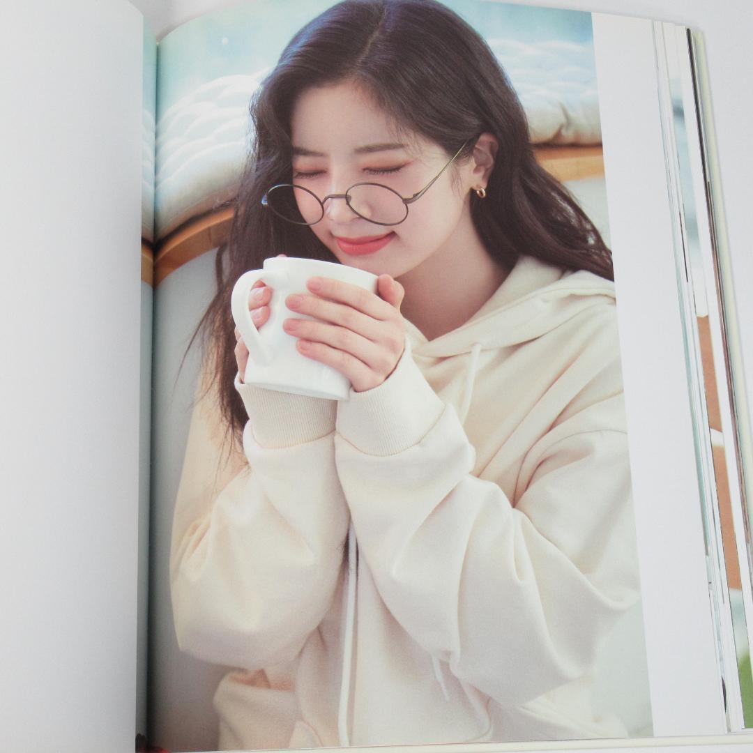 TWICE ダヒョン「Yes, I am Dahyun.」1st ソロ写真集 - メルカリ