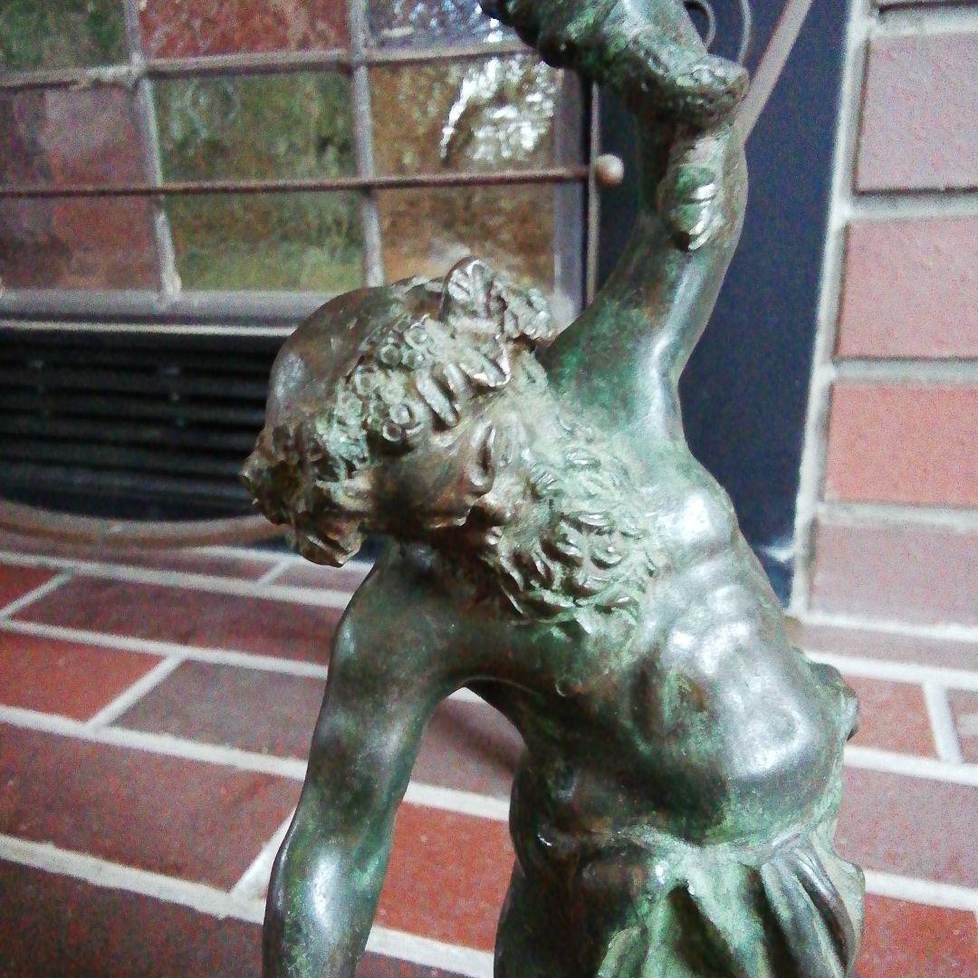 麦ちゃ様 古典的な神話の彫刻貝殻と青銅スタンド