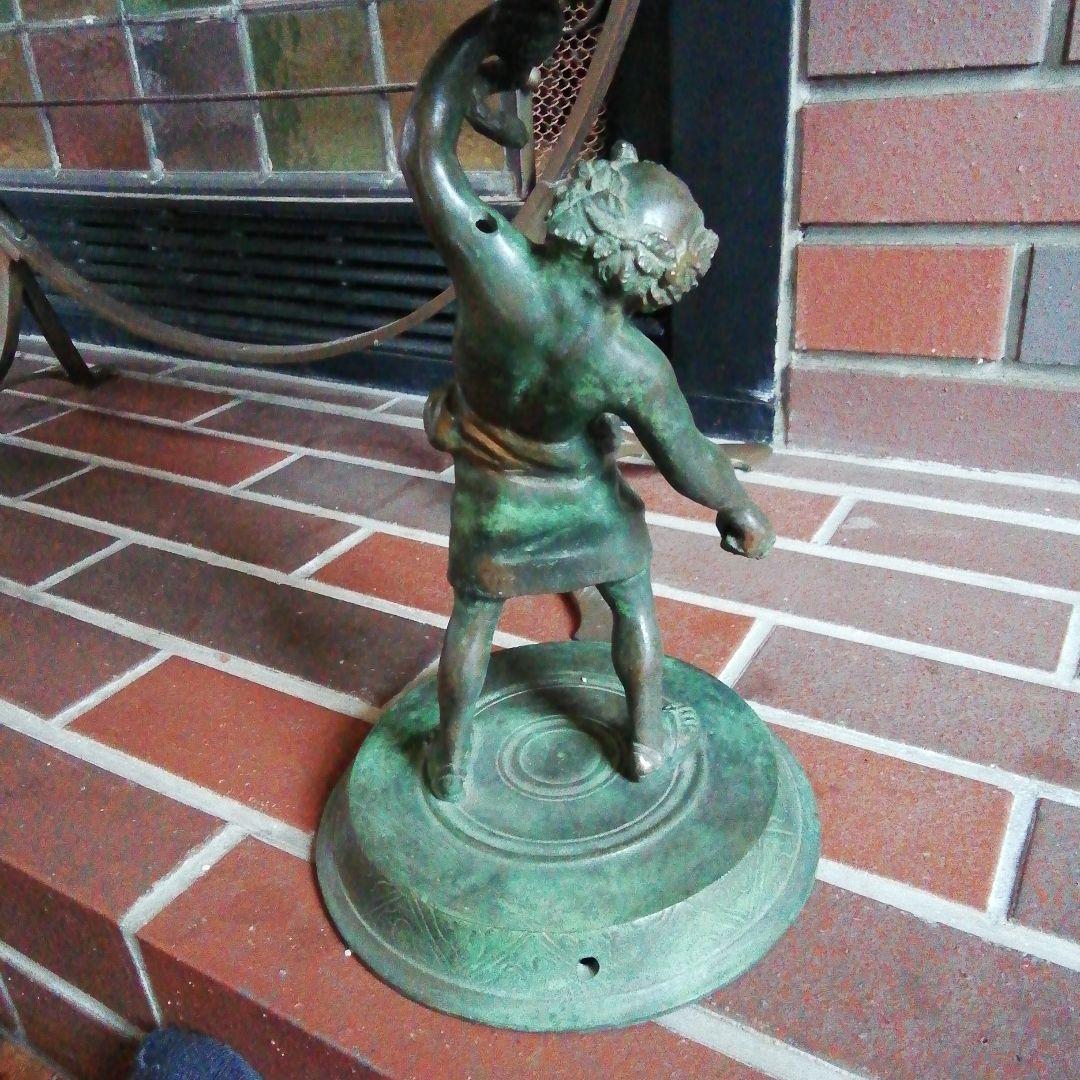 麦ちゃ様 古典的な神話の彫刻貝殻と青銅スタンド