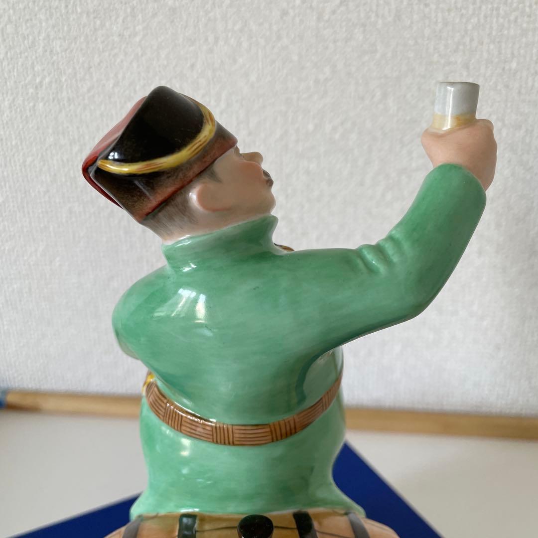 TOKAJI・wine樽の男性・高さ１８cm・陶器製・HEREND・