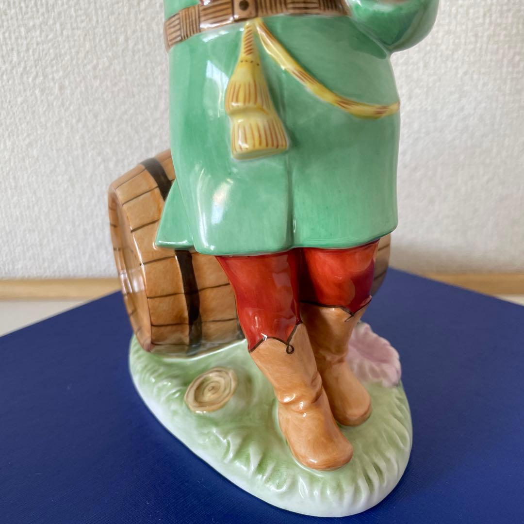 TOKAJI・wine樽の男性・高さ１８cm・陶器製・HEREND・