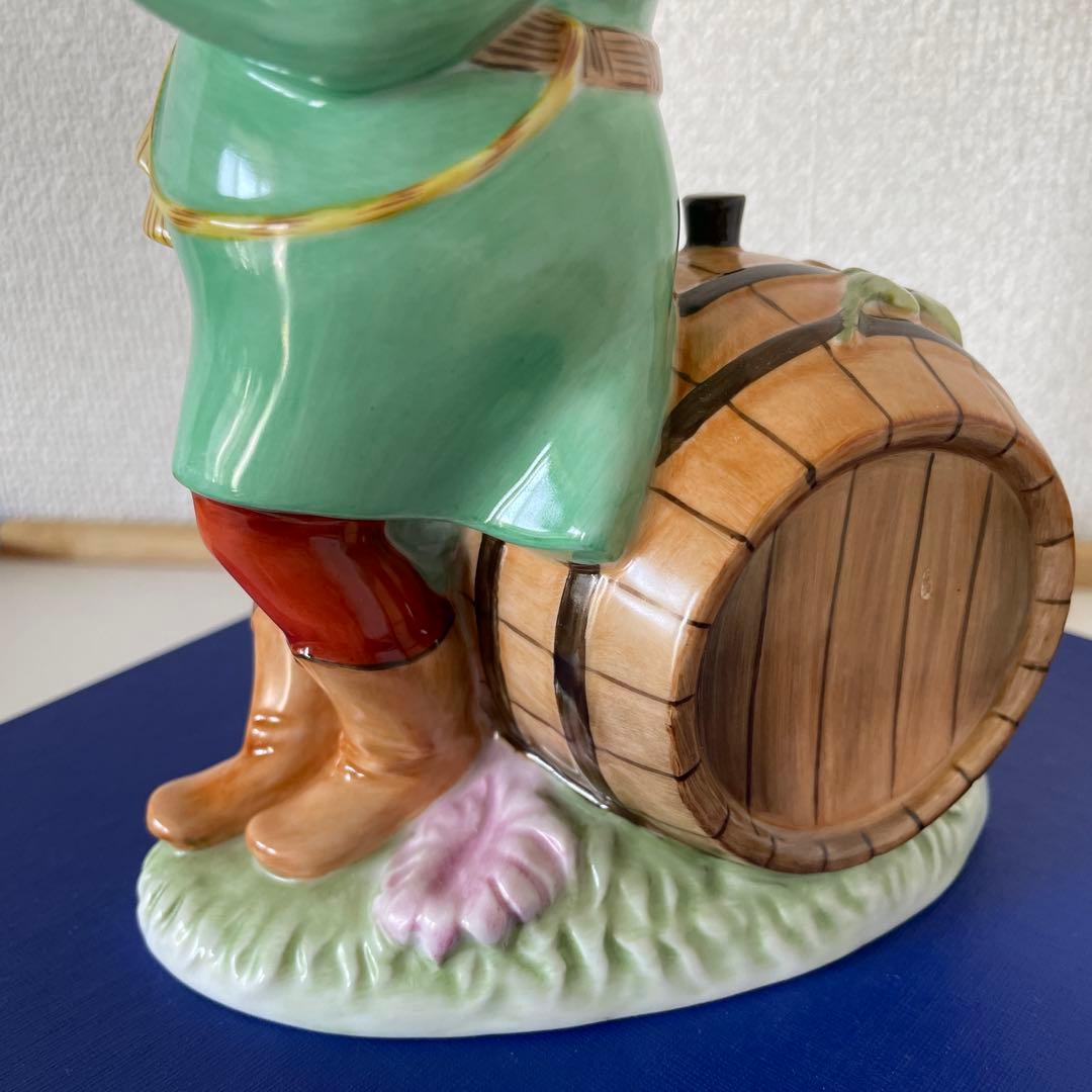 TOKAJI・wine樽の男性・高さ１８cm・陶器製・HEREND・