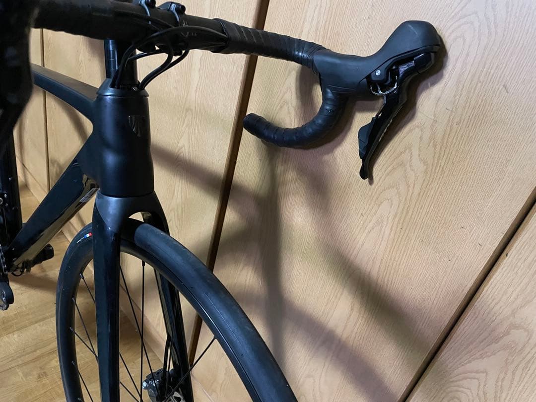 新型エモンダ　TREK EMONDA ALR 5