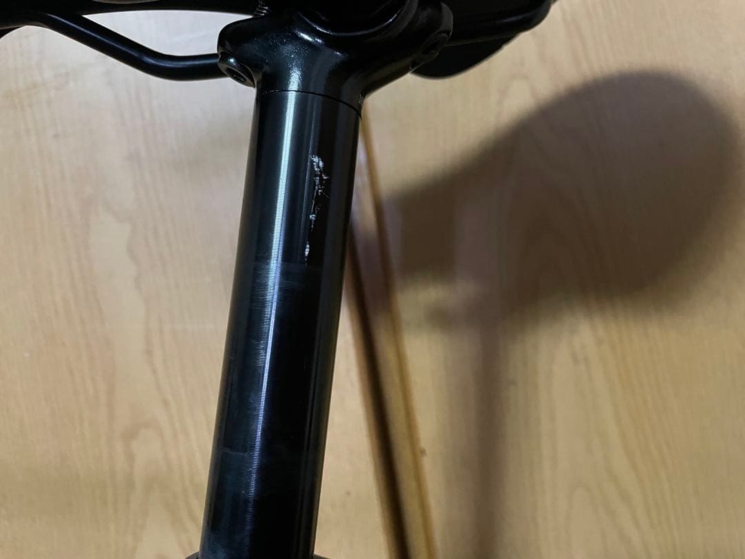 新型エモンダ　TREK EMONDA ALR 5