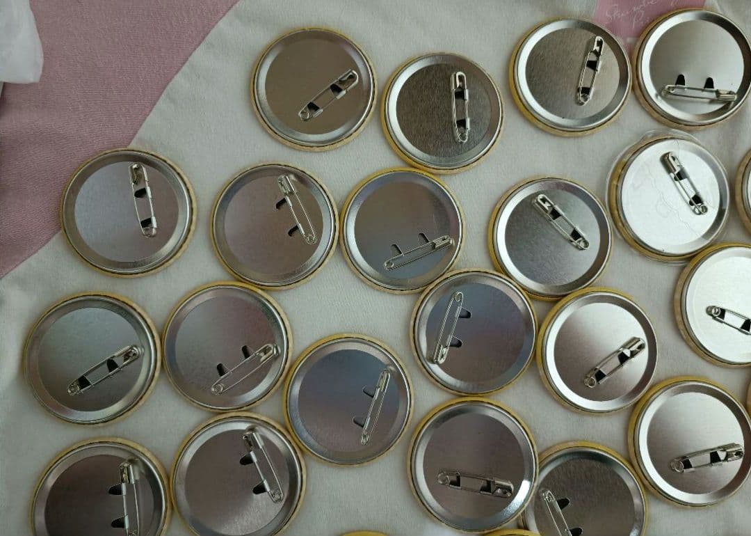 すとぷり るぅと 缶バッチ アニマル缶バッチ あにまる缶バッチ - メルカリ