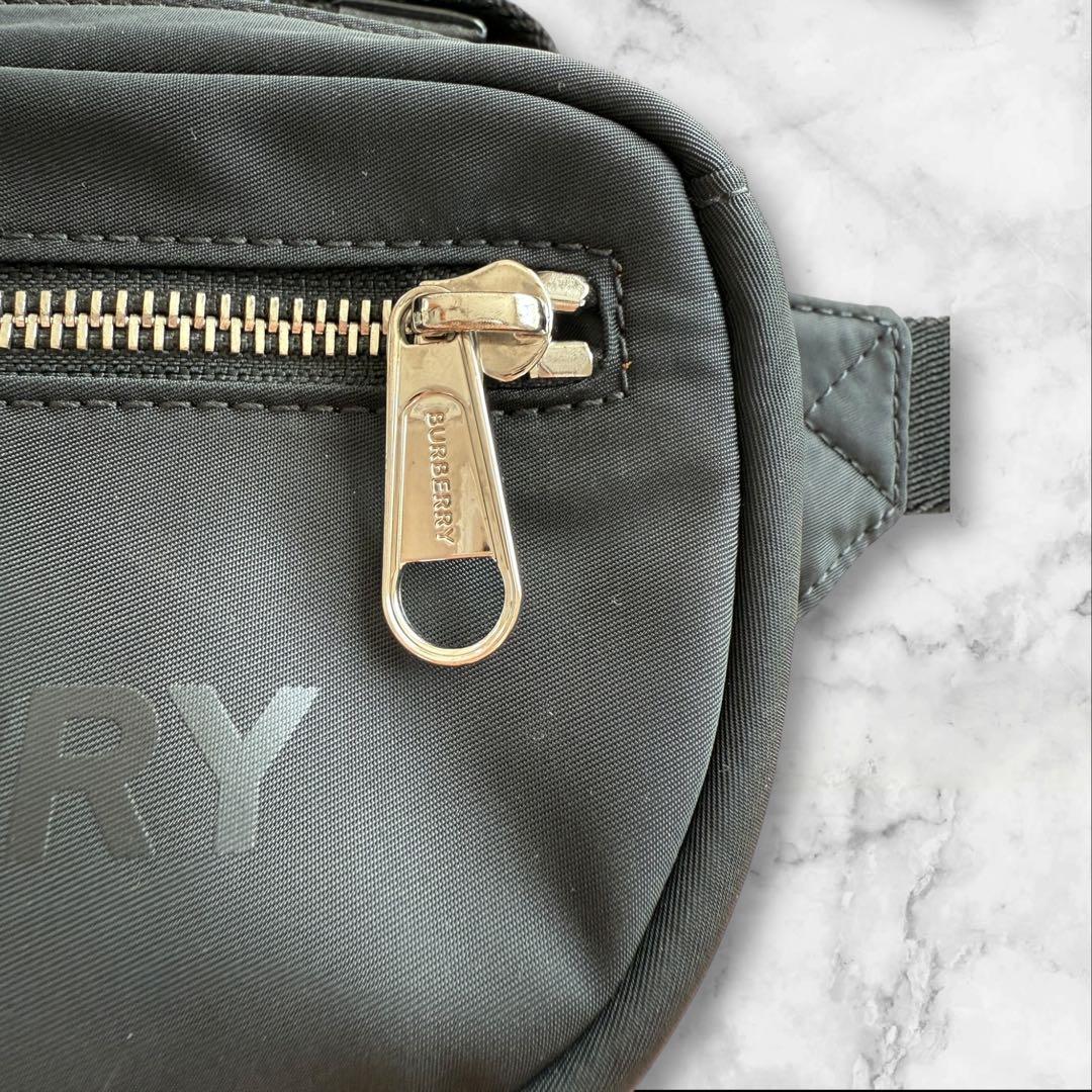 極美品　 バーバリー ボディバッグ ウエストバッグ　ブラック ロゴ