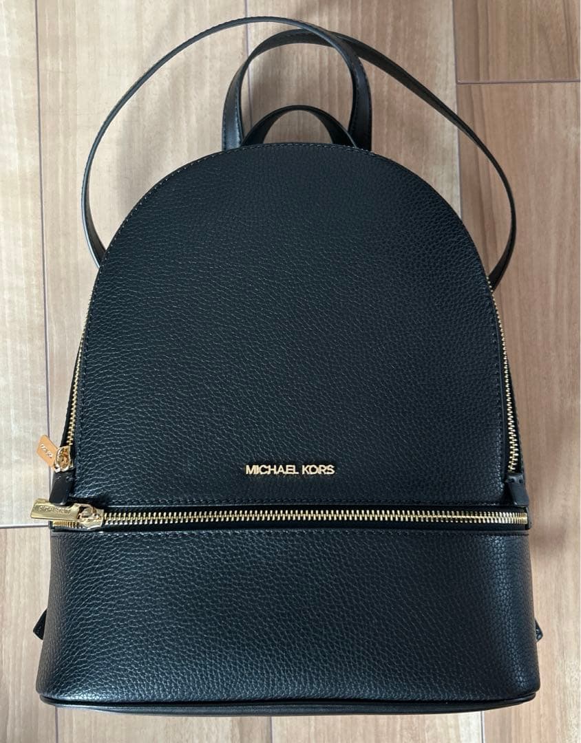 MICHAEL KORS ブラックレザーバックパック