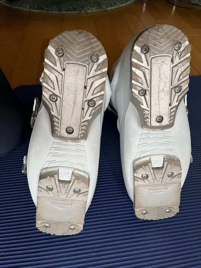 ヘッドスキー板とノルディカスキー靴・ストックのセット