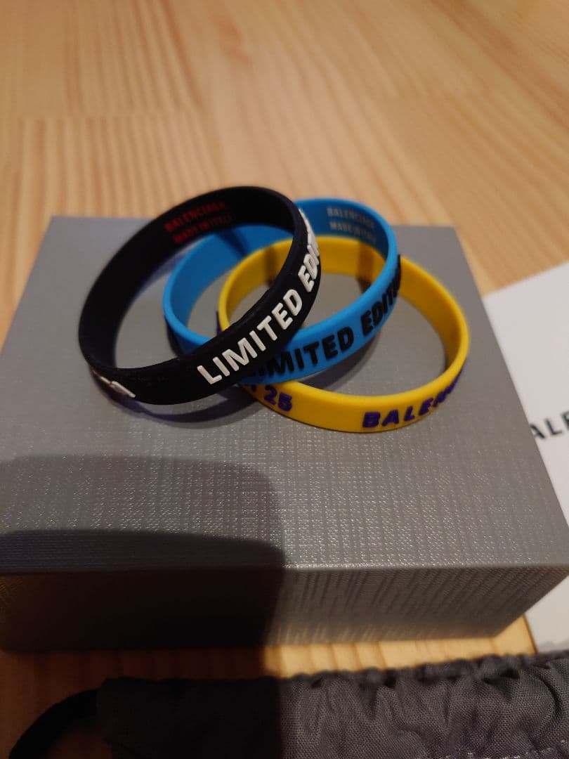 大丸札幌購入。バレンシアガリストバンド