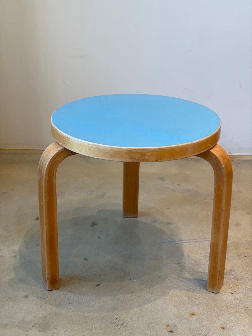 希少・low】Artek スツール60 ローバージョン ブルーリノリウム - メルカリ