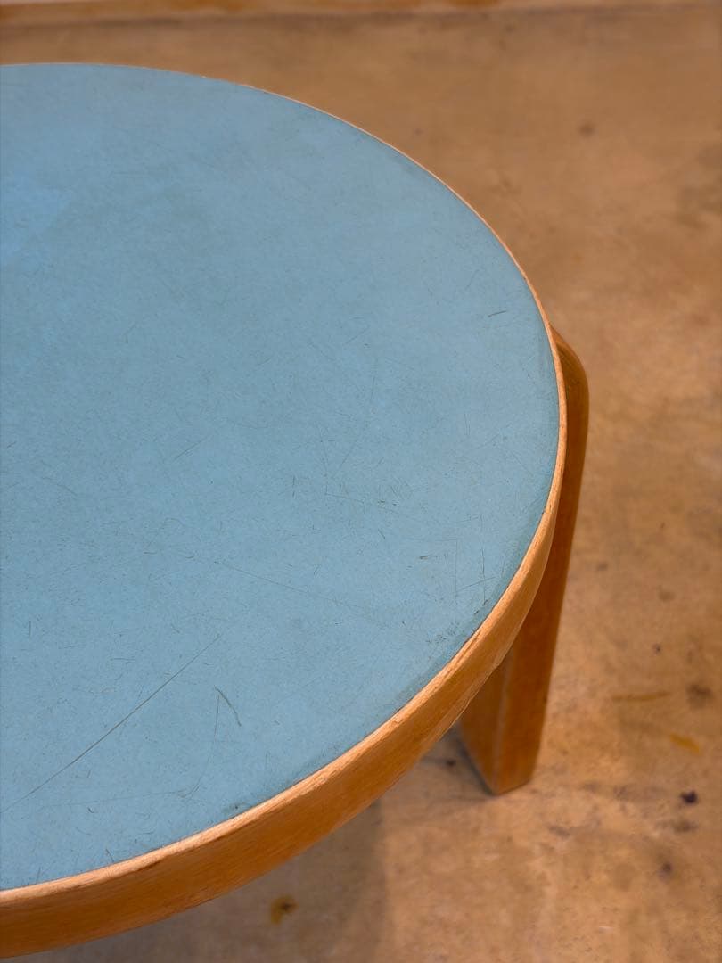 希少・low】Artek スツール60 ローバージョン ブルーリノリウム - メルカリ