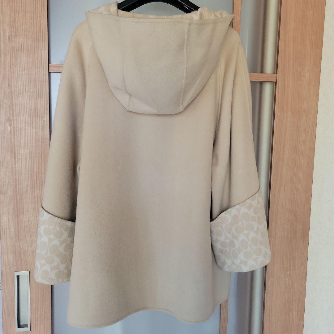 COACH フード付きベージュポンチョ（新品） 商品詳細フード付きの