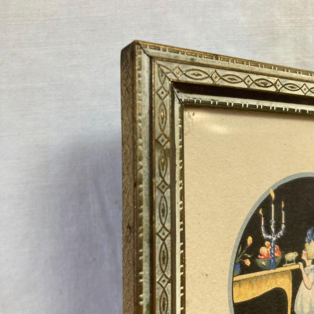 繊細な装飾が美しいアンティークフレーム（1922年BIRGITミニカード入り）