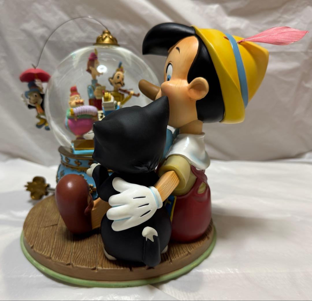 ディズニーストア ピノキオ オルゴール付きスノーグローブ