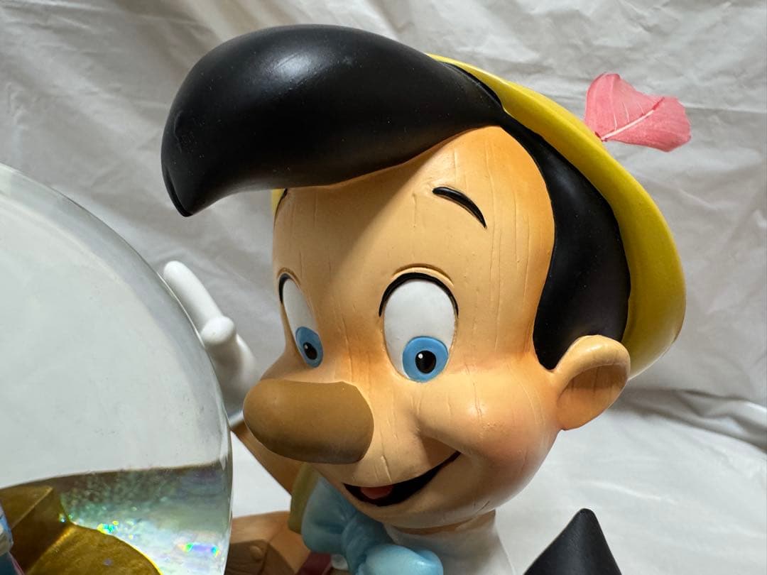 ディズニーストア ピノキオ オルゴール付きスノーグローブ
