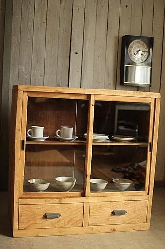 古い木枠のガラス戸棚 引き出し2杯 食器棚 水屋 キャビネット 古家具