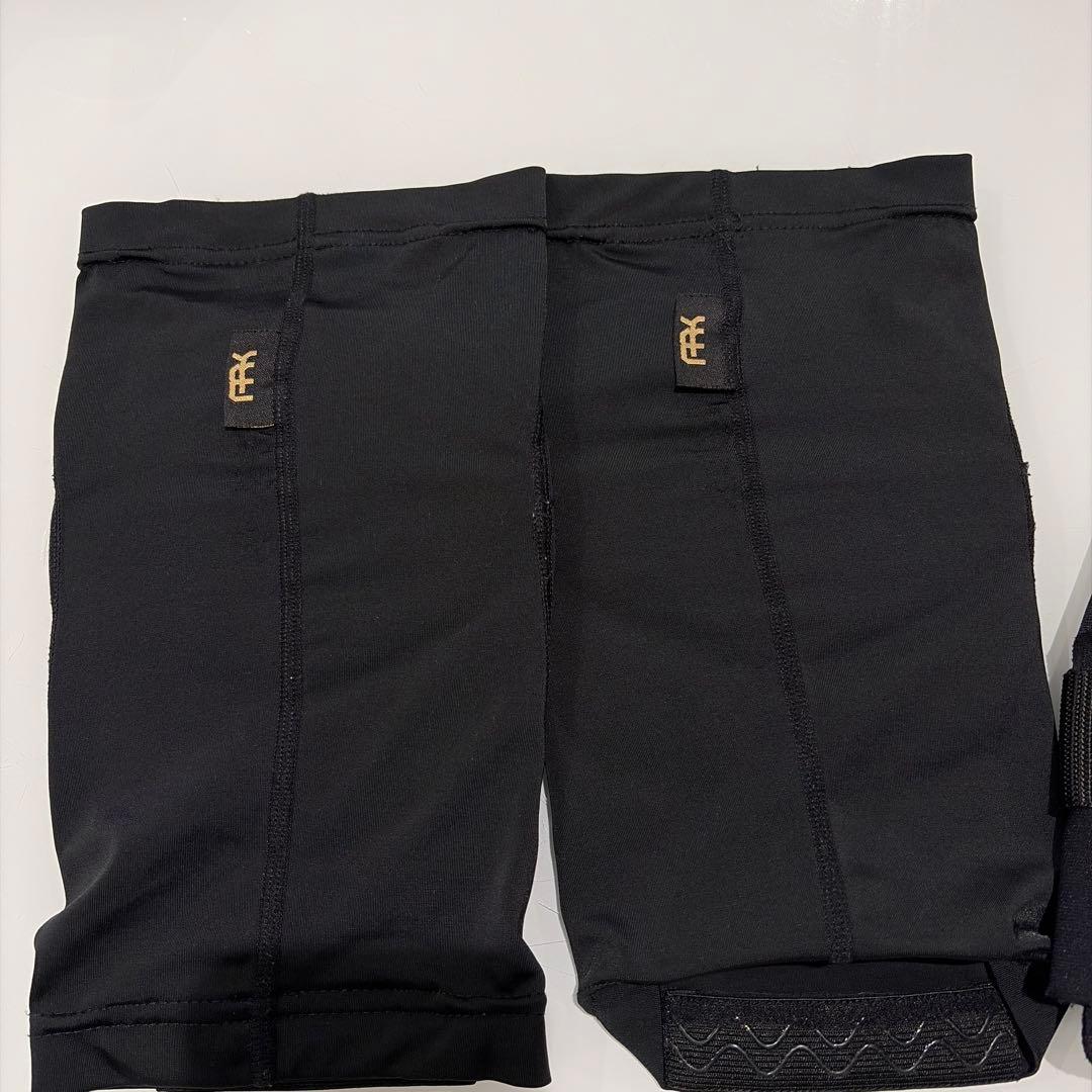 いるま様専用 eb's XRD ヒップガード ➕おまけ付き膝当てand手首ガード