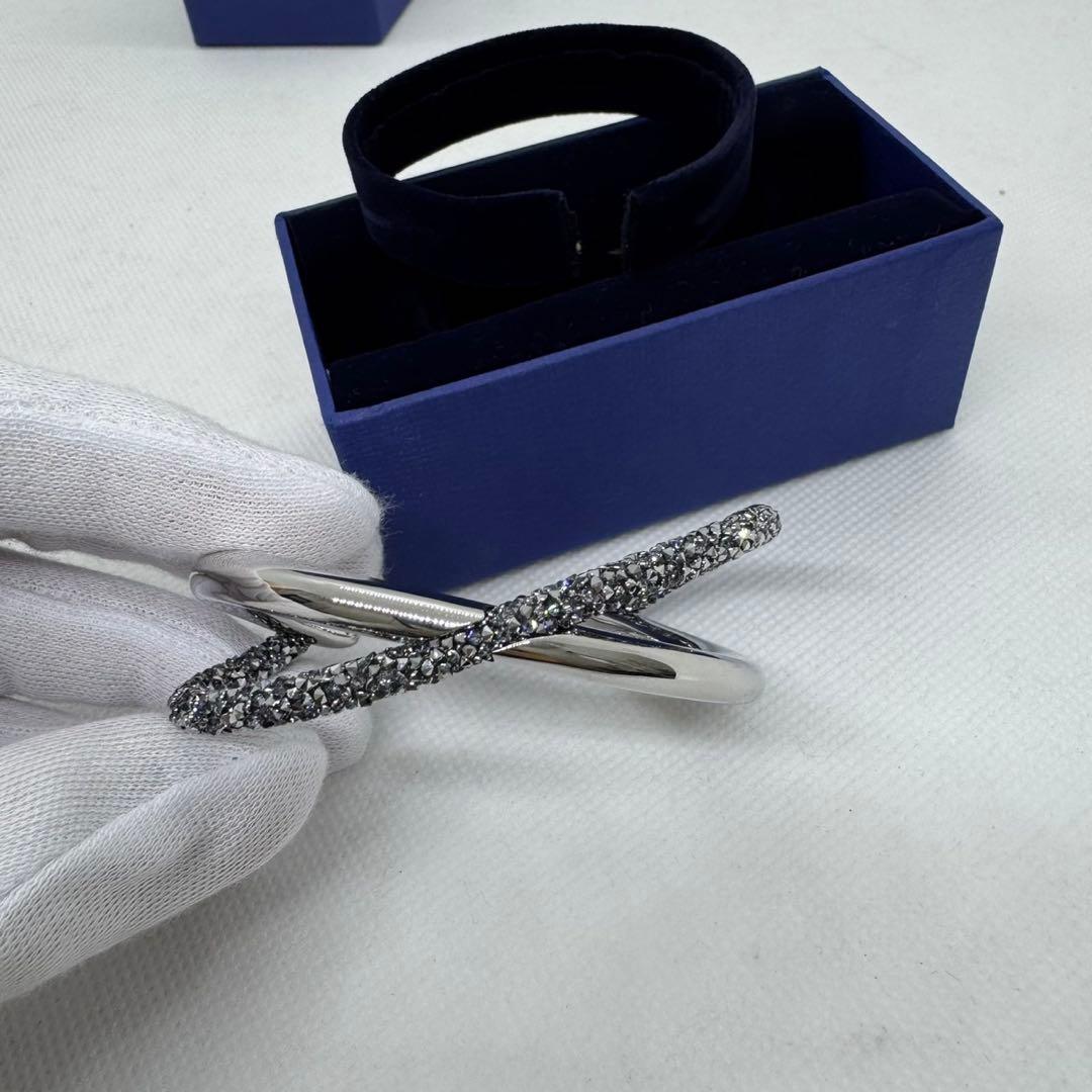Swarovski シルバー クロスデザイン バングル