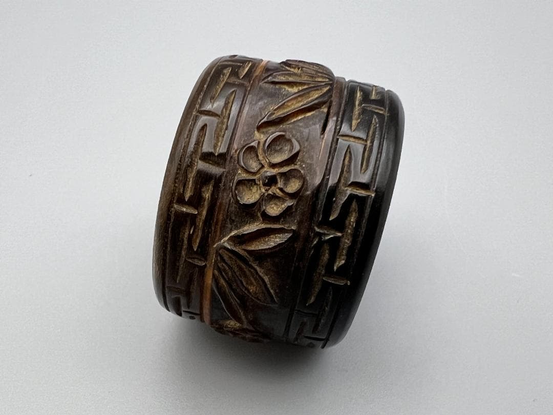 東泰堂専用　角彫　親指リング　斑指　泰昌在銘　竹梅　回字文　手彫　内銀　約17g