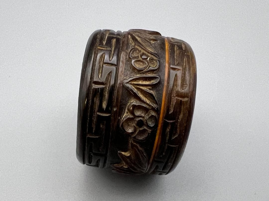 東泰堂専用　角彫　親指リング　斑指　泰昌在銘　竹梅　回字文　手彫　内銀　約17g